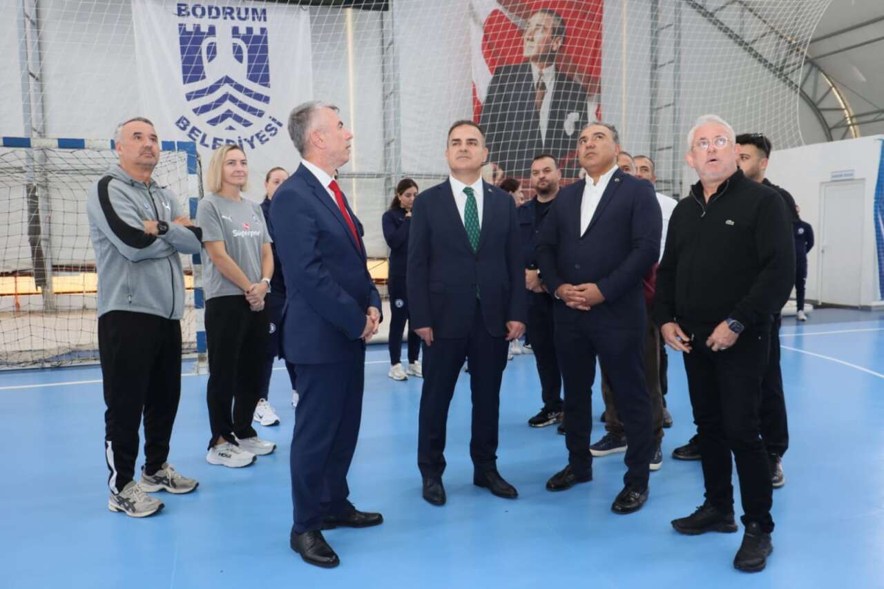 Vali Akbıyık’tan Yalıkavakspor’a Moral Ziyareti 1